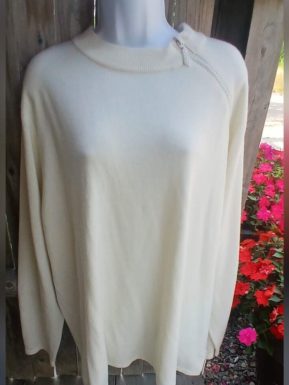 Women's Size 3X Quacker Factory Long Sleeve Pull Over Sweater Rhinestone Detail